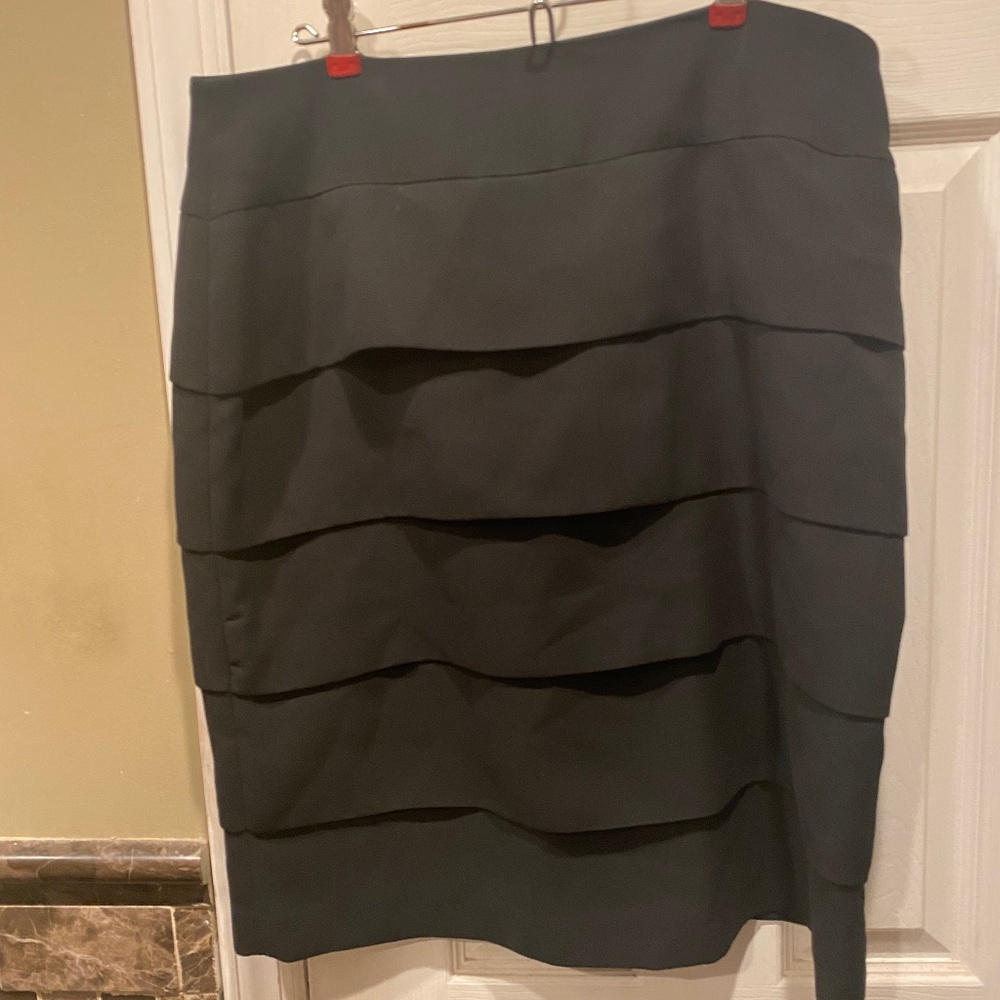 🌺Jones Studio Separates ruffled skirt. Size:L (12-14)